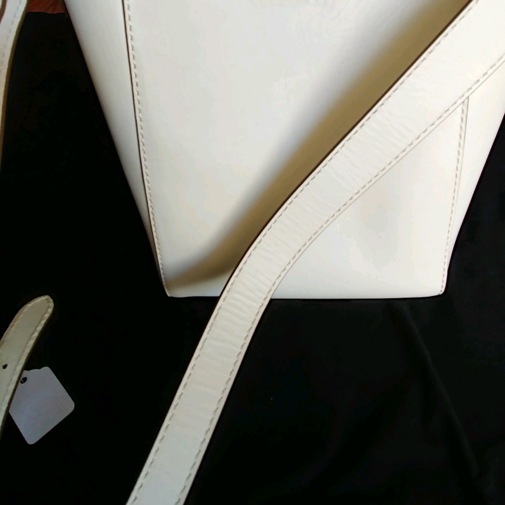NWT Frye Crossbody Bucket White Handbag - Picture 6 of 7